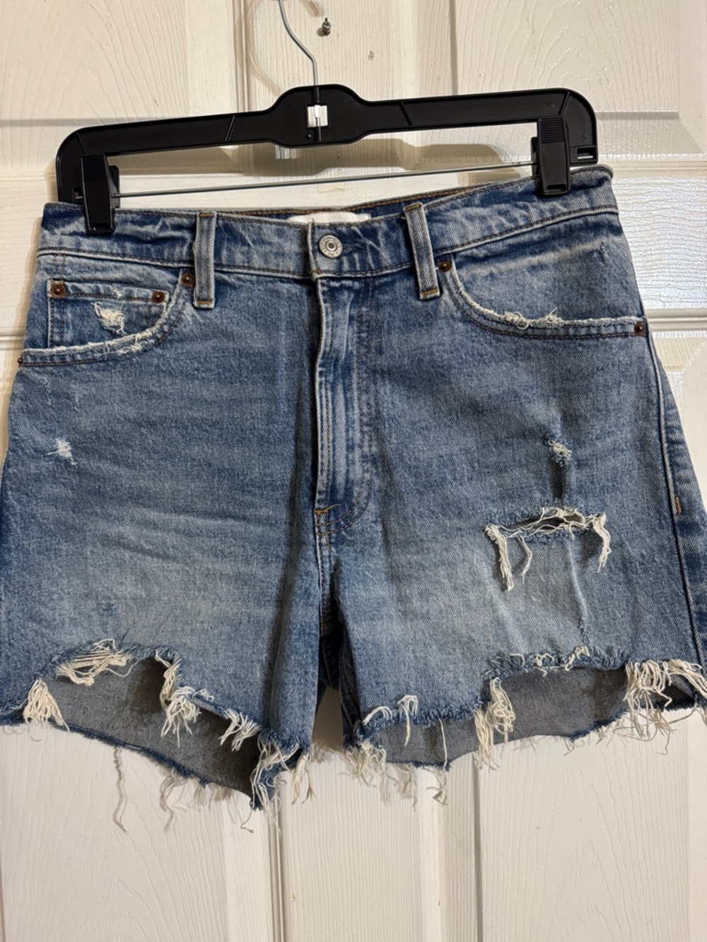 Abercrombie & Fitch High Rise 4” Distressed Light Blue Denim Shorts Sz 27/ 4